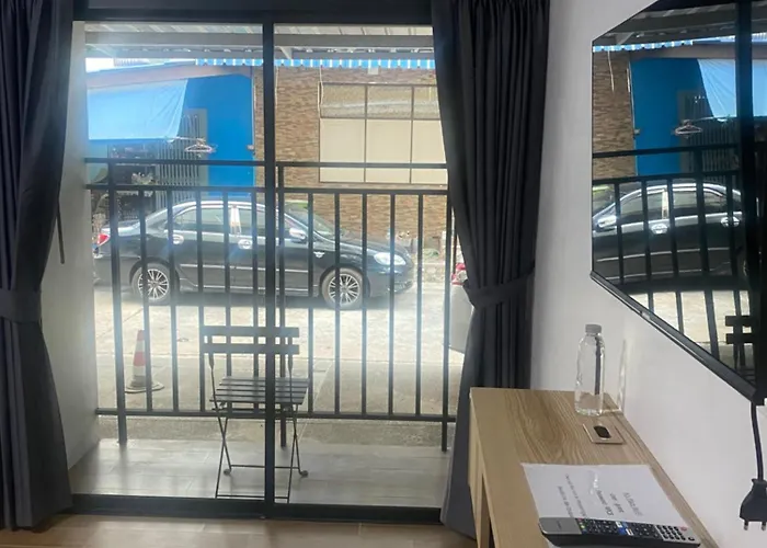 N Place Huai Khwang Hostel